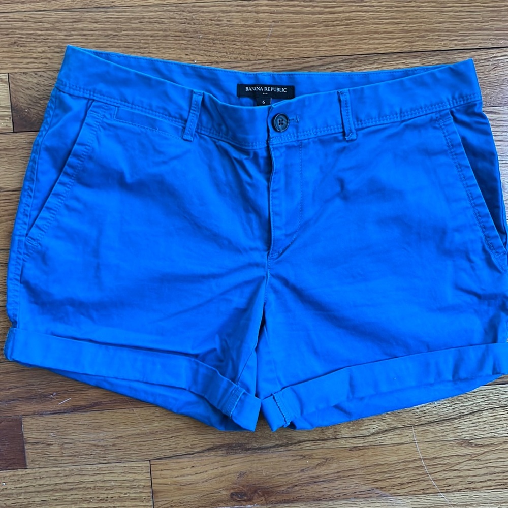 Banana Republic teal cotton shorts, size 6, in good preowned condition
